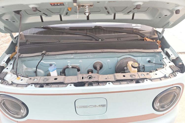 吉利银河 2024款 改款 熊猫mini 200km 龙腾版机舱底盘24