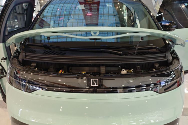 极氪MIX 2025款 智驾版机舱底盘24