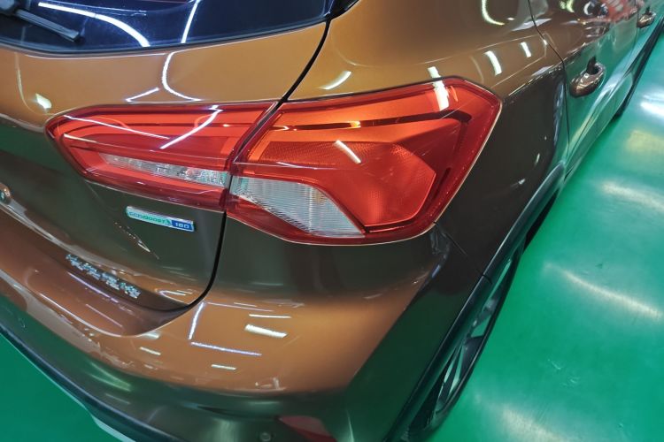 福特 福克斯Active 2020款 EcoBoost 180 自动劲潮型车身外观6006