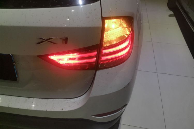 宝马X1 2014款 sDrive18i 领先型车身外观9