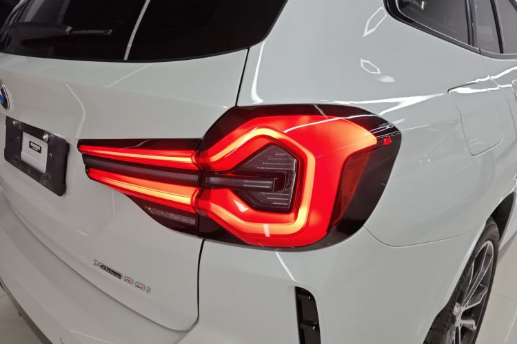 宝马X3 2022款 改款二 xDrive30i 领先型 M曜夜套装车身外观9