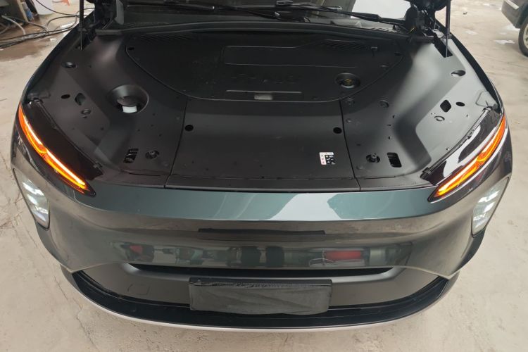 蔚来ES8 2023款 100kWh 签名版机舱底盘24