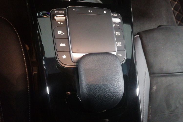 奔驰A级 2021款 A 200 L 运动轿车时尚型局部细节18