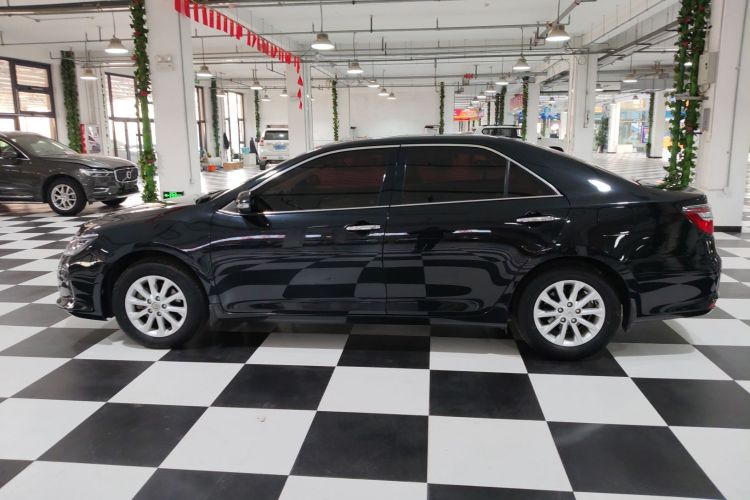 丰田 凯美瑞 2016款 2.0E 十周年纪念精英版车身外观4