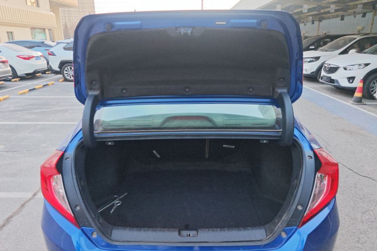 本田 思域 2016款 220TURBO 手动豪华版机舱底盘23