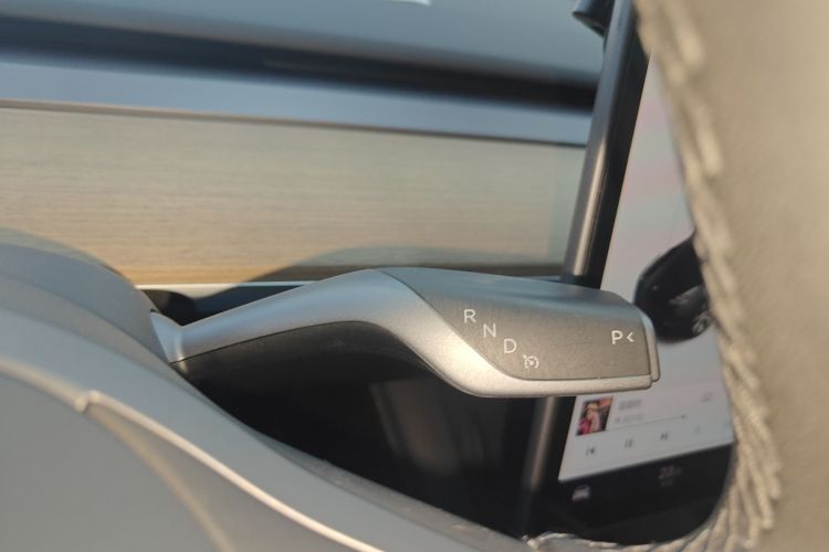 特斯拉 Model Y 2021款 标准续航后驱版中控内饰18