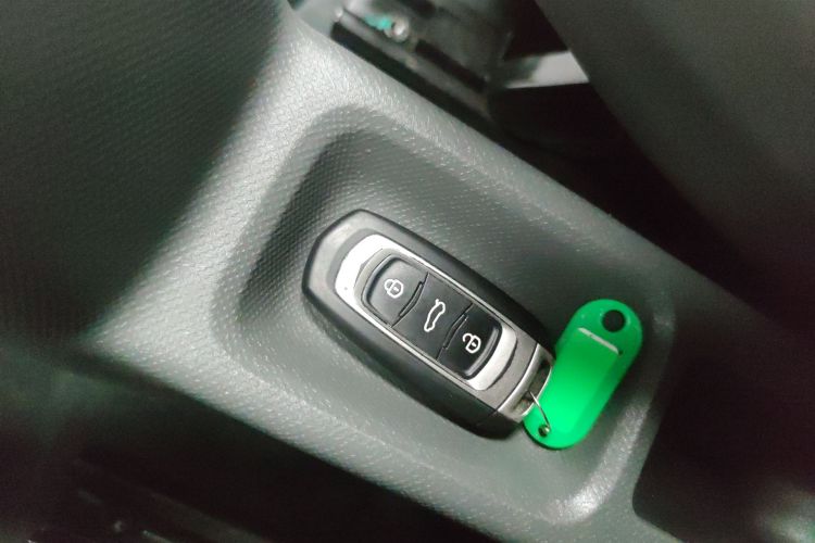 吉利银河 2024款 200km 熊猫骑士中控内饰7001