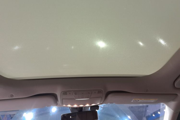 奔驰E级 2023款 改款 E 300 L 时尚型中控内饰22