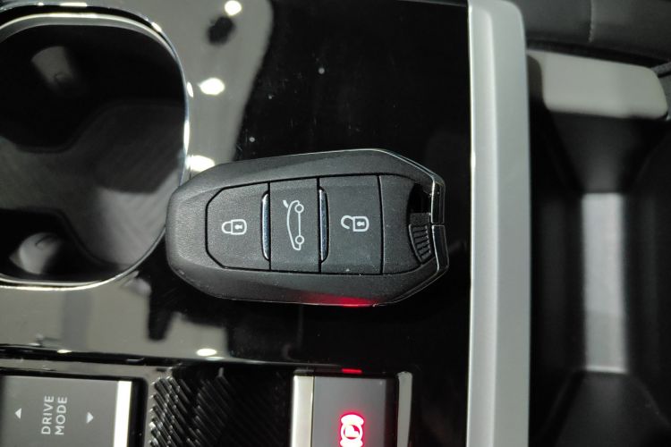 雪铁龙 凡尔赛C5 X 2023款 1.6T 享不凡中控内饰11