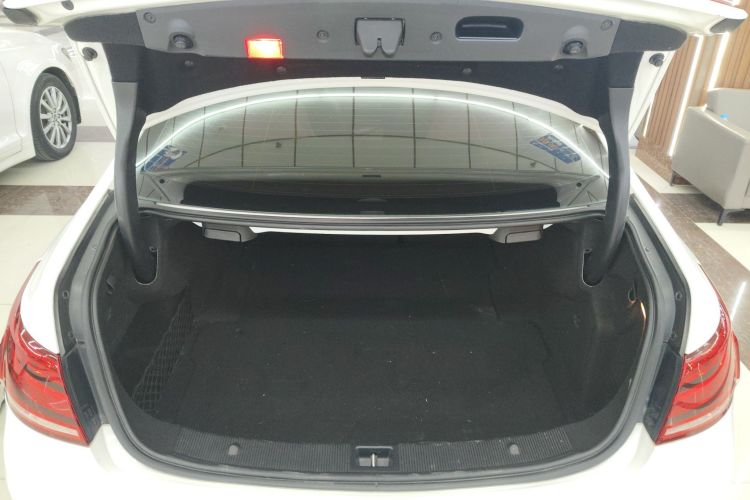 奔驰E级(进口) 2014款 E 200 轿跑版机舱底盘23