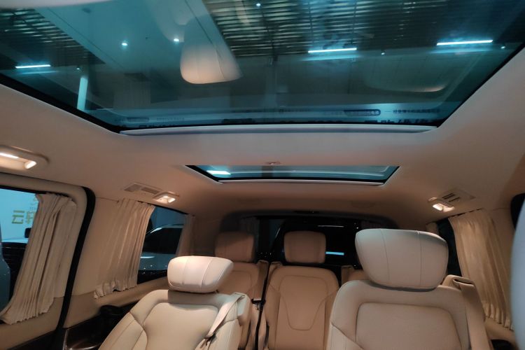 奔驰V级 2020款 V 260 L 长轴距豪华版中控内饰22