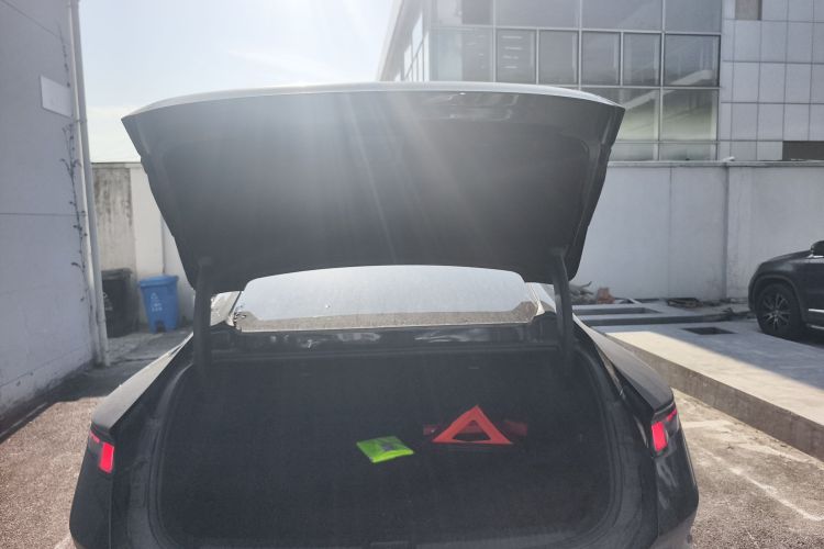 领克Z10 2025款 95kWh 702km四驱Halo局部细节23