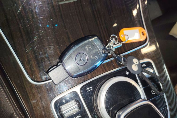 奔驰GLC 2019款 GLC 260 L 4MATIC 动感型中控内饰7001