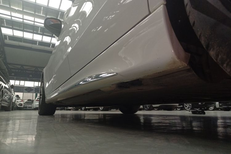 奔驰C级 2023款 C 200 L 运动版局部细节9002