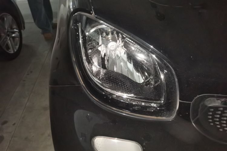 smart fortwo 2018款 1.0L 52千瓦硬顶灵动版 国V车身外观8