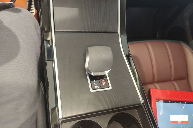 路虎 2024款 揽胜极光L SE 驭光尊耀版中控内饰18