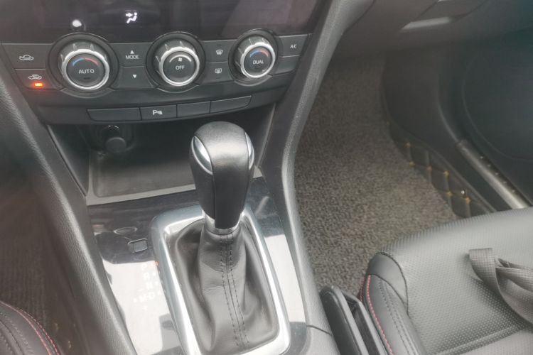 马自达 阿特兹 2014款 2.0L 蓝天豪华版中控内饰18