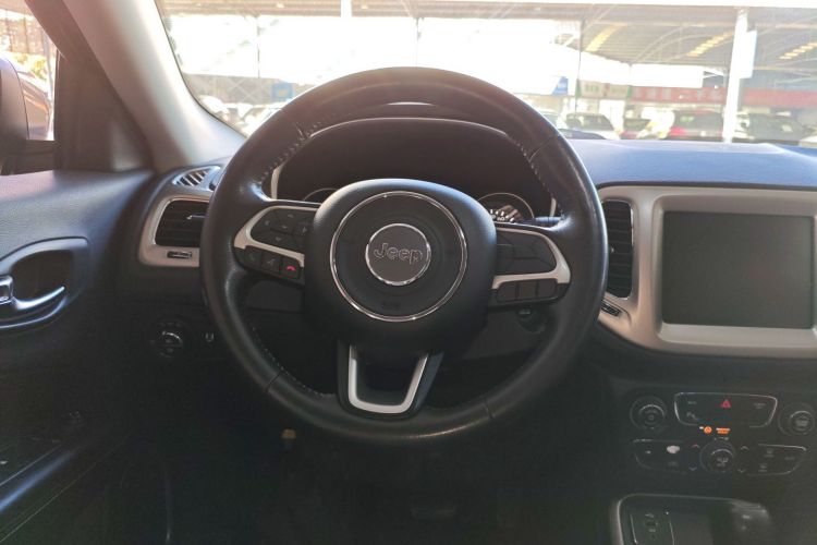 Jeep 指南者 2017款 200T 自动家享版局部细节13