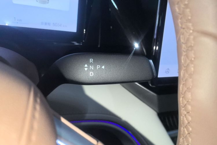 比亚迪 夏 2025款 DM-i 1.5T 180km 超越型中控内饰18