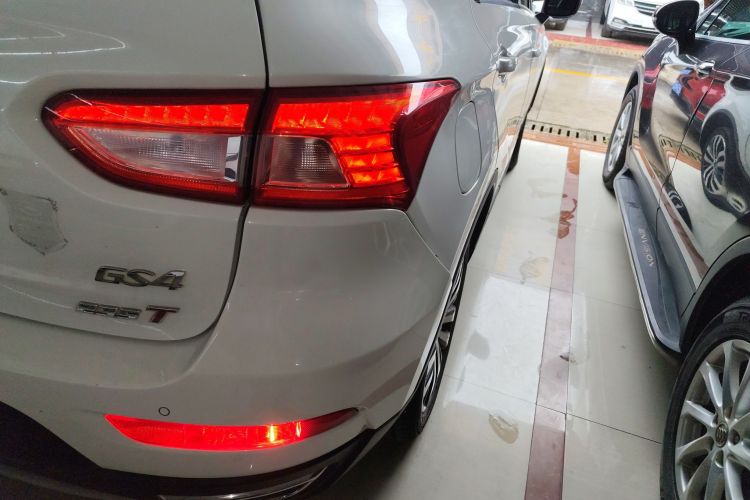 广汽传祺 传祺GS4 2017款 235T 自动两驱豪华智联版车身外观9