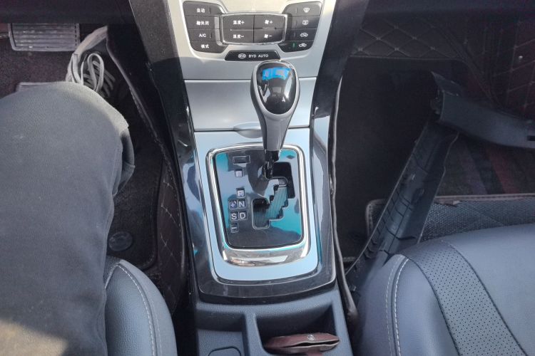 比亚迪 速锐 2014款 1.5TID 自动豪华型中控内饰18