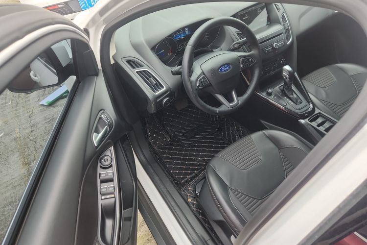福特 福克斯 2015款 三厢 EcoBoost 180 自动精英型中控内饰20