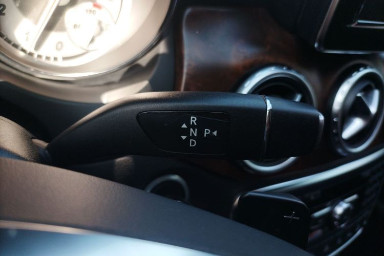 奔驰GLA 2015款 GLA 260 4MATIC 运动型中控内饰18