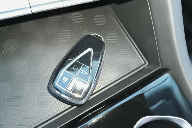 长安 逸动 2023款 畅享版 PLUS 蓝鲸NE 1.4T GDI DCT尊贵版中控内饰11