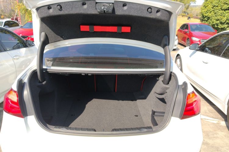 宝马3系 2018款 330i M运动曜夜版机舱底盘23