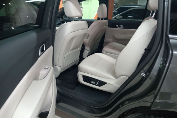 理想汽车 理想ONE 2021款 增程6座版中控内饰7004