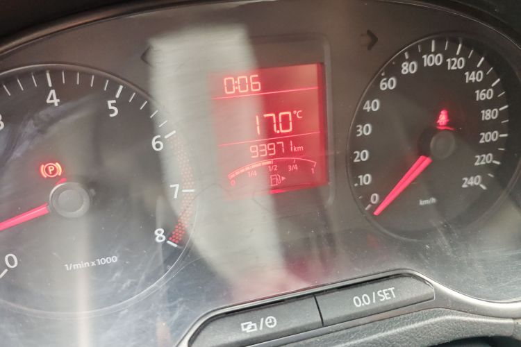 大众 Polo 2013款 1.4L 手动风尚版中控内饰15