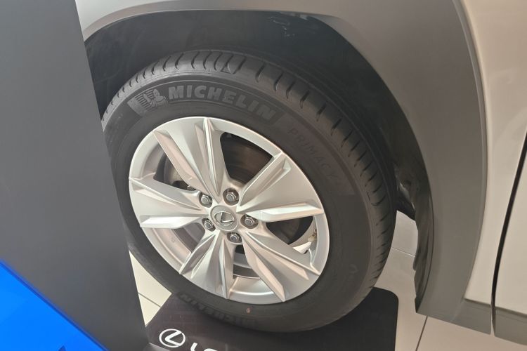 雷克萨斯UX 2022款 260h 探·趣版车身外观6007