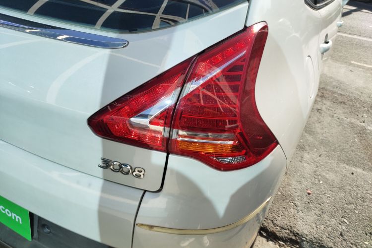 标致3008 2013款 2.0L 自动潮流版车身外观6006