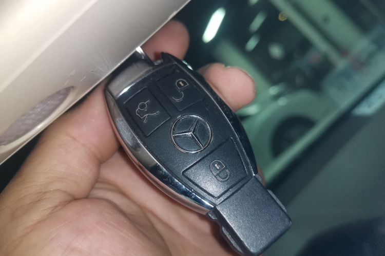 奔驰E级 2015款 E 260 L 运动时尚型中控内饰11