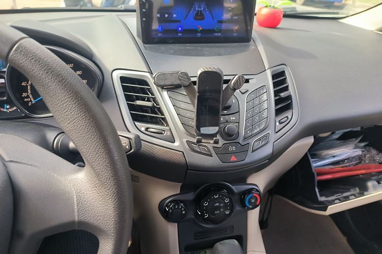 福特 嘉年华 2013款 三厢 1.5L 自动时尚型中控内饰16
