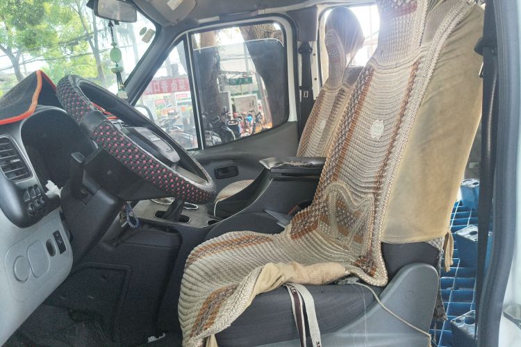 江铃 特顺 2019款 2.8T商运型长轴中顶7座后单胎国VI JX493局部细节19