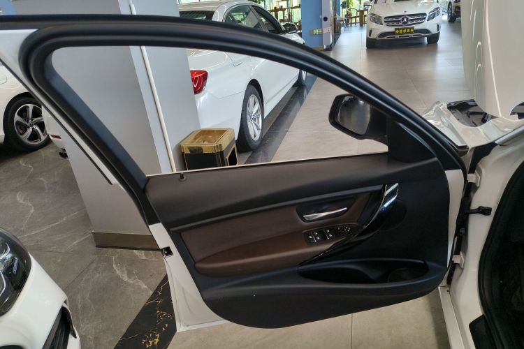 宝马3系 2019款 320Li 时尚型中控内饰47