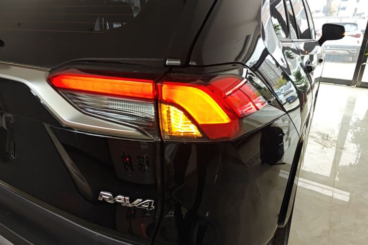 丰田 RAV4荣放 2024款 2.0L CVT两驱风尚Plus版车身外观6001