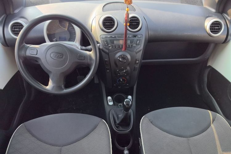 比亚迪F0 2015款 1.0L 铉酷型中控内饰12