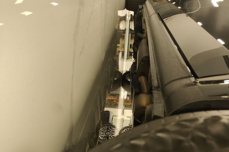 奔驰V级 2021款 V 260 领航版机舱底盘29