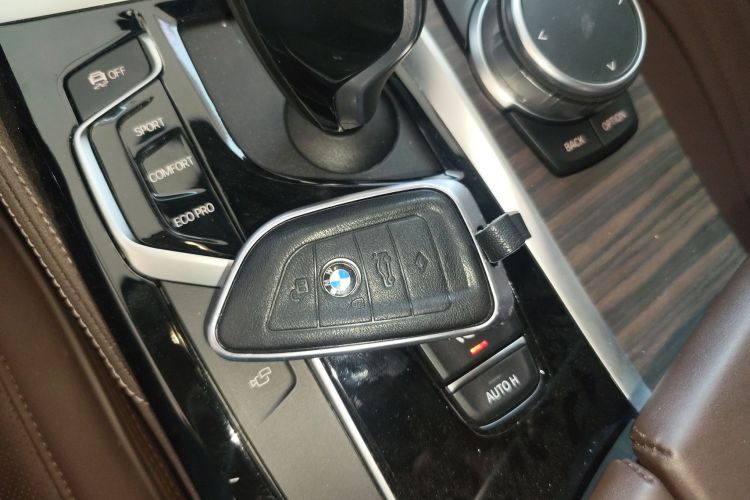 宝马5系 2019款 改款 530Li 领先型 豪华套装中控内饰11