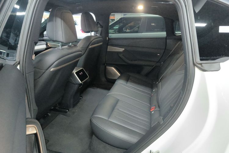 乐道L60 2024款 60kWh 后驱版中控内饰7004