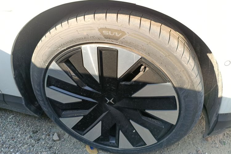 Polestar极星 Polestar 4 2024款 双电机长续航PLUS  双星互联版车身外观10