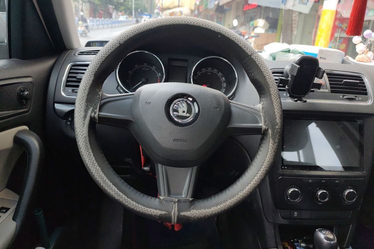 斯柯达 Yeti 2017款 TSI280 DSG前行版中控内饰13