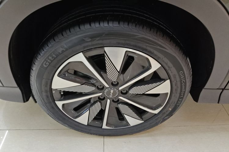 比亚迪 宋PLUS新能源 2025款 EV 520km 尊贵型车身外观6007