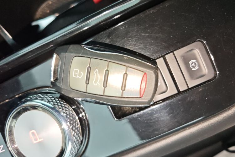 哈弗H6 2021款 第三代 1.5T 自动两驱Pro中控内饰11