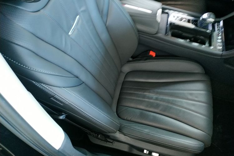 红旗H5 2023款 2.0T 自动智联旗畅版局部细节41