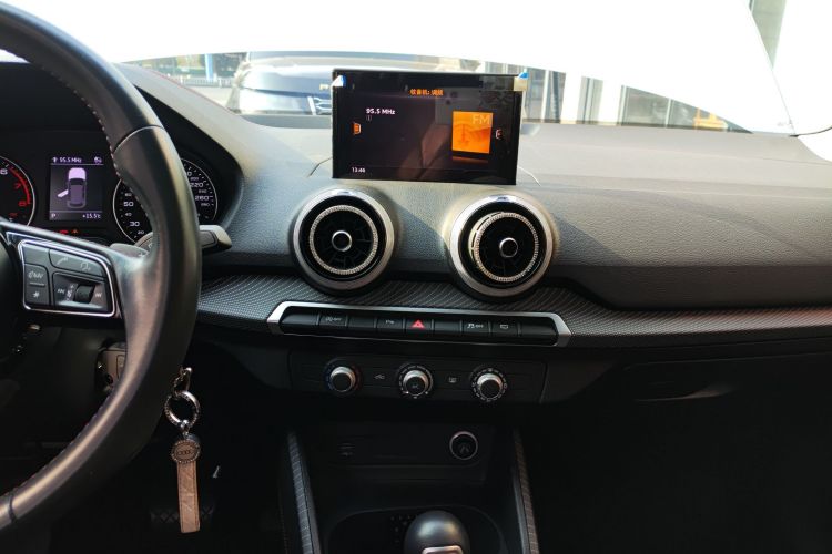 奥迪Q2L 2022款 35 TFSI 进取动感型局部细节16