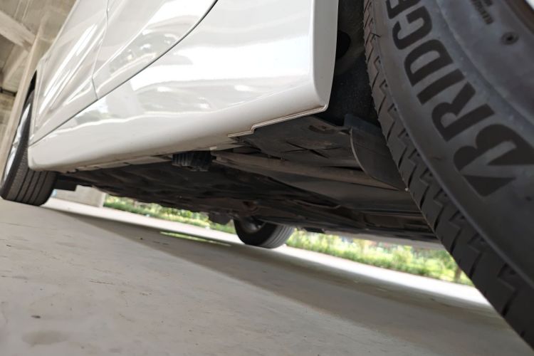 宝马2系旅行车 2018款 218i 时尚型机舱底盘30