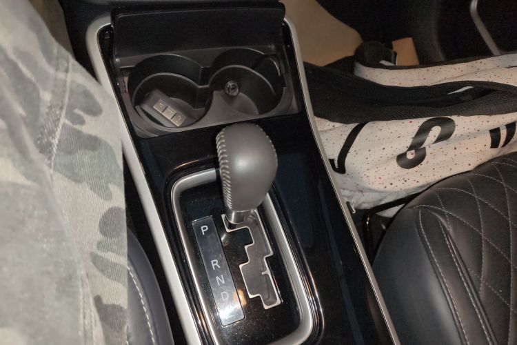 三菱 欧蓝德 2020款 2.4L 四驱致享版 7座局部细节18